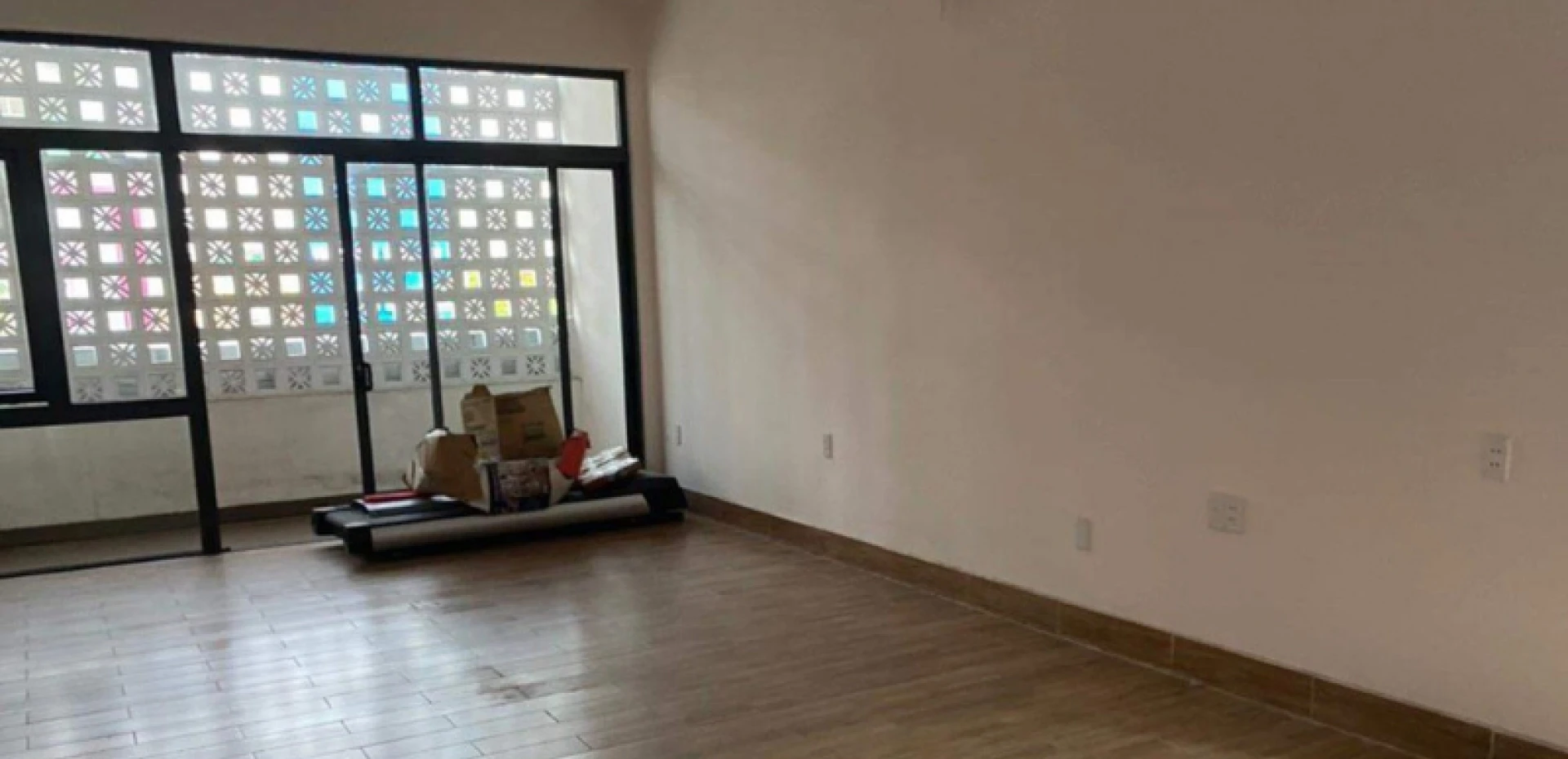 Nhà phố 2 tầng đường Nguyễn Văn Linh