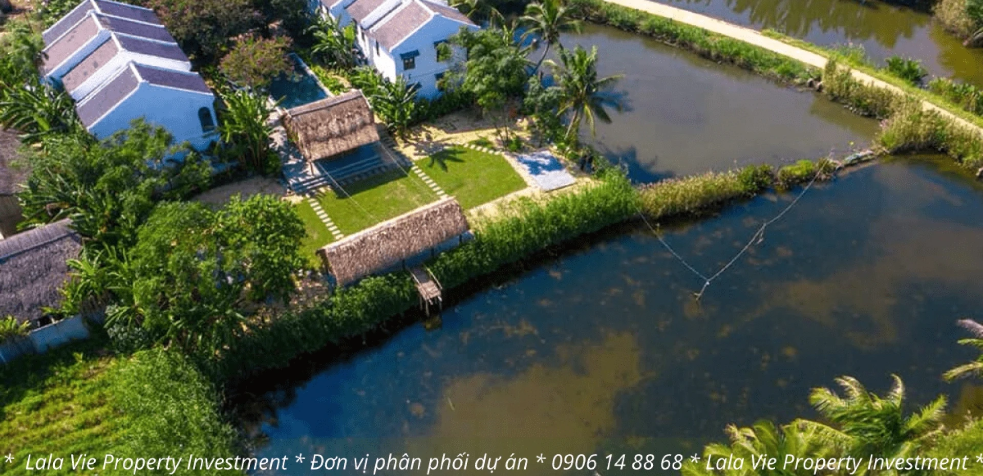 Khu vực hồ bơi tại khu nghỉ dưỡng mini Hoi An Village Villas