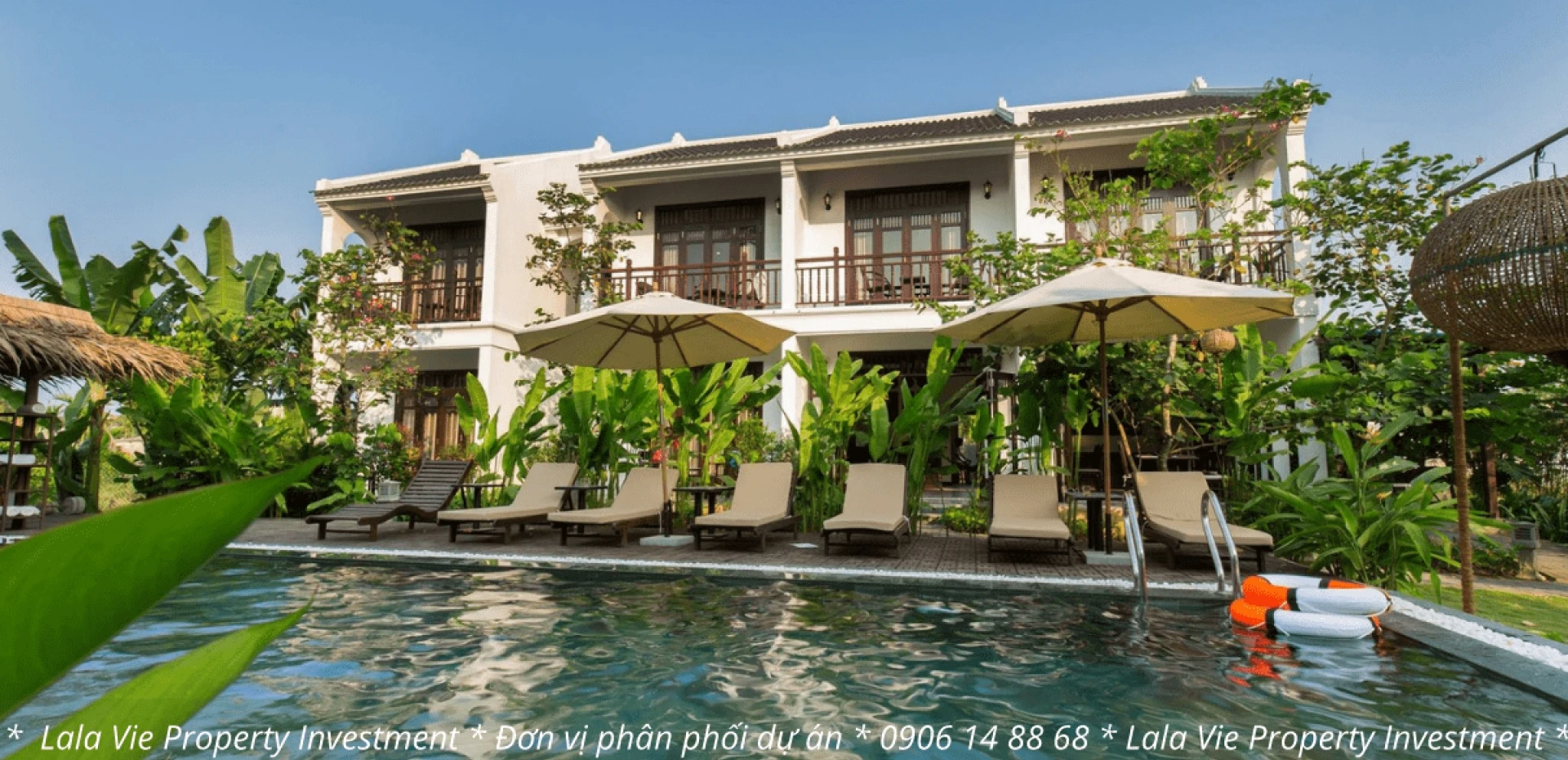 Khu vực hồ bơi tại khu nghỉ dưỡng mini Hoi An Village Villas