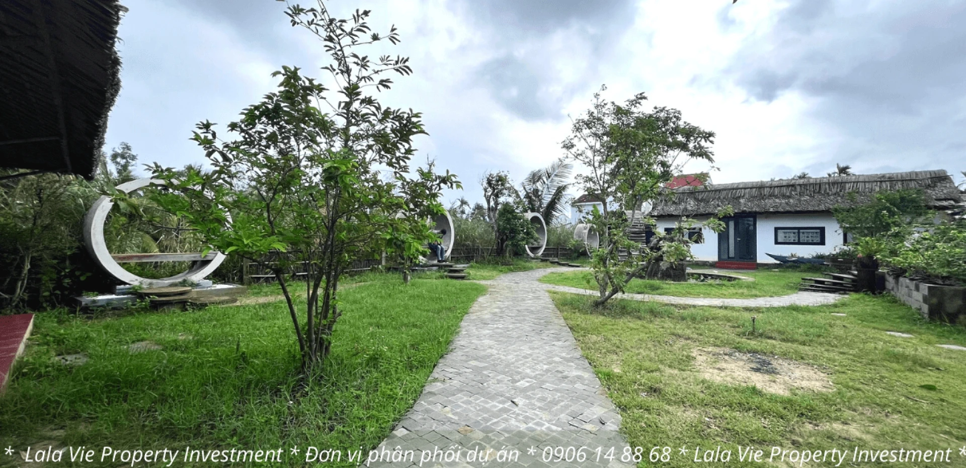 Khu vực hồ bơi tại khu nghỉ dưỡng mini Hoi An Village Villas