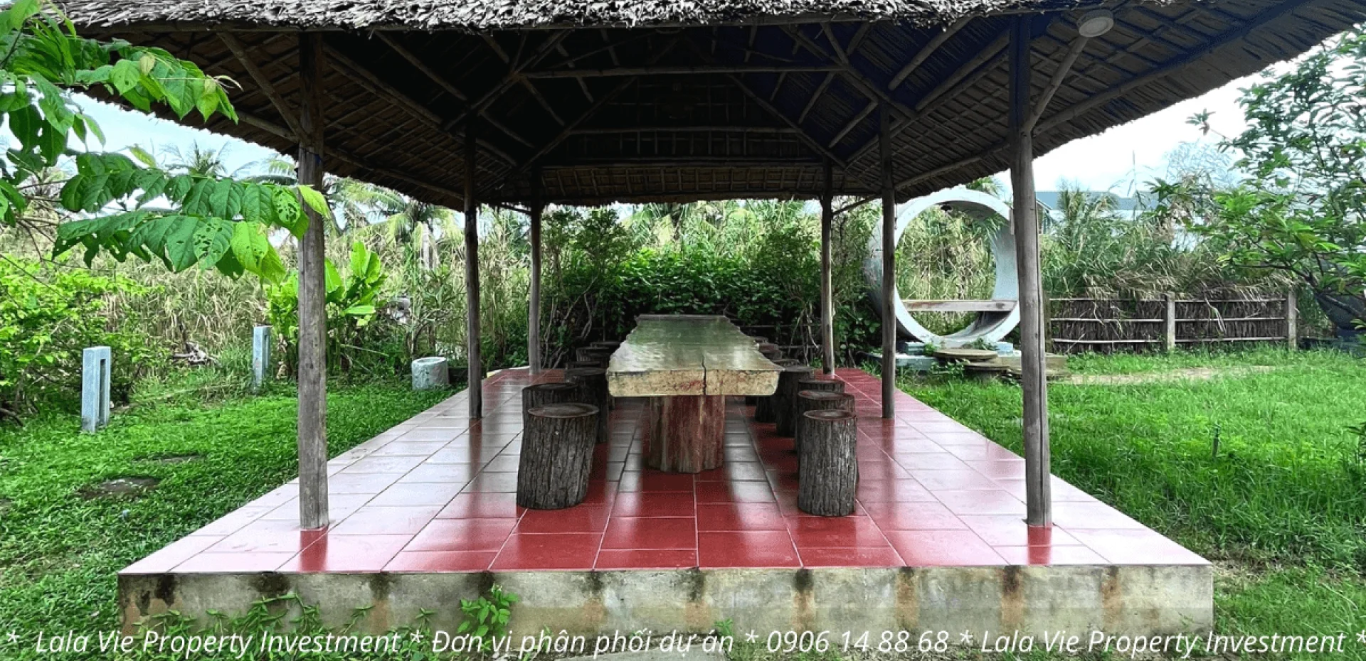 Khu vực hồ bơi tại khu nghỉ dưỡng mini Hoi An Village Villas