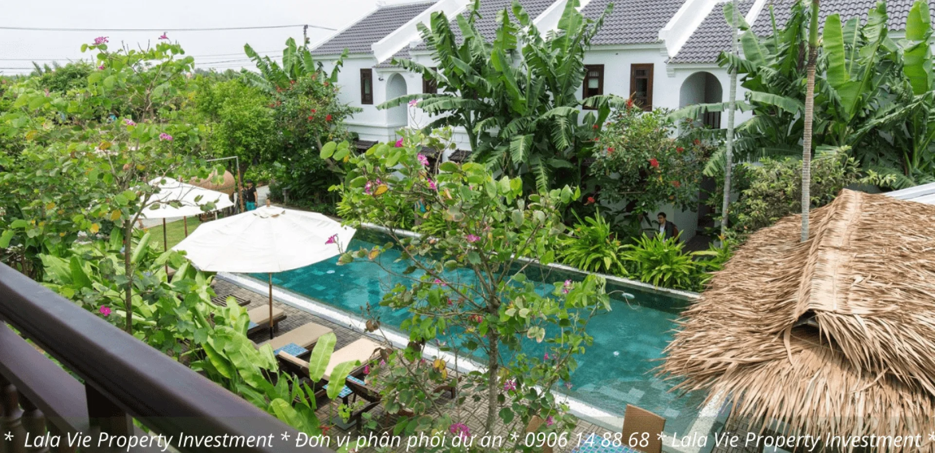 Khu vực hồ bơi tại khu nghỉ dưỡng mini Hoi An Village Villas