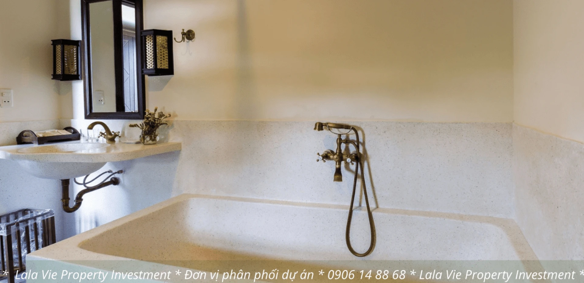 Khu vực hồ bơi tại khu nghỉ dưỡng mini Hoi An Village Villas