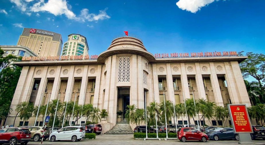 Tỷ giá vẫn tăng mạnh: Chưa thể đảo chiều lãi suất, NHNN còn 'lá bài' nào chặn sốt USD?