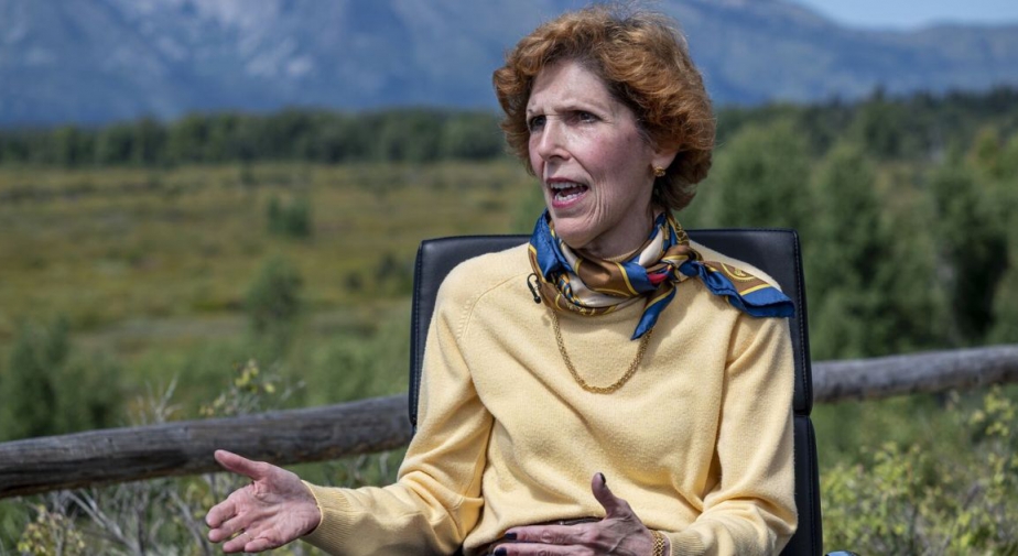 Loretta Mester, một trong các quan chức tại Fed cho rằng có thể cần tăng lãi suất một lần nữa năm nay.