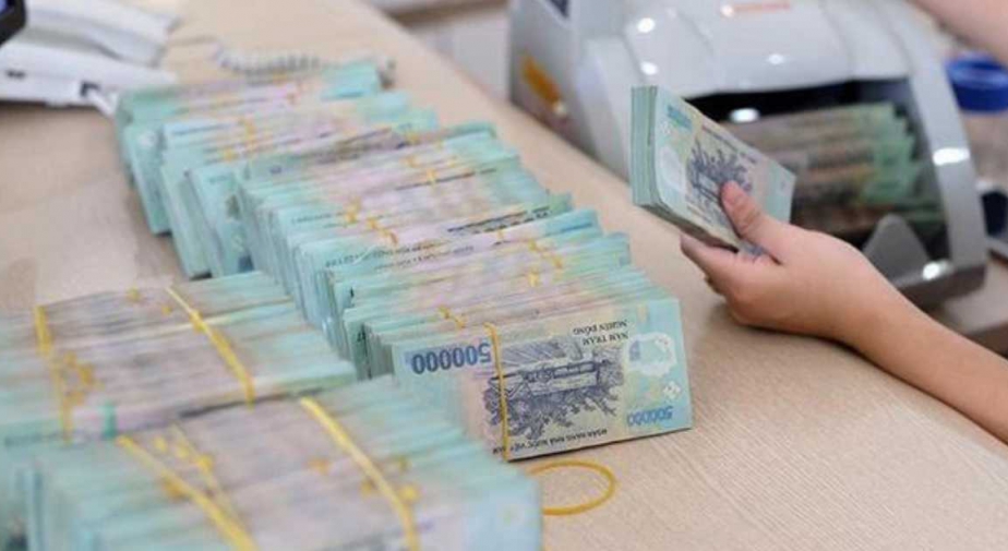 Ngân hàng lớn tiếp tục giảm lãi suất huy động