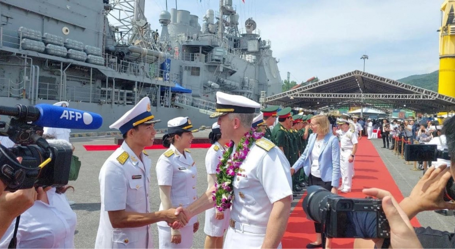 Tàu sân bay USS Ronald Reagan của Hải quân Mỹ và các hoạt động tại Đà Nẵng