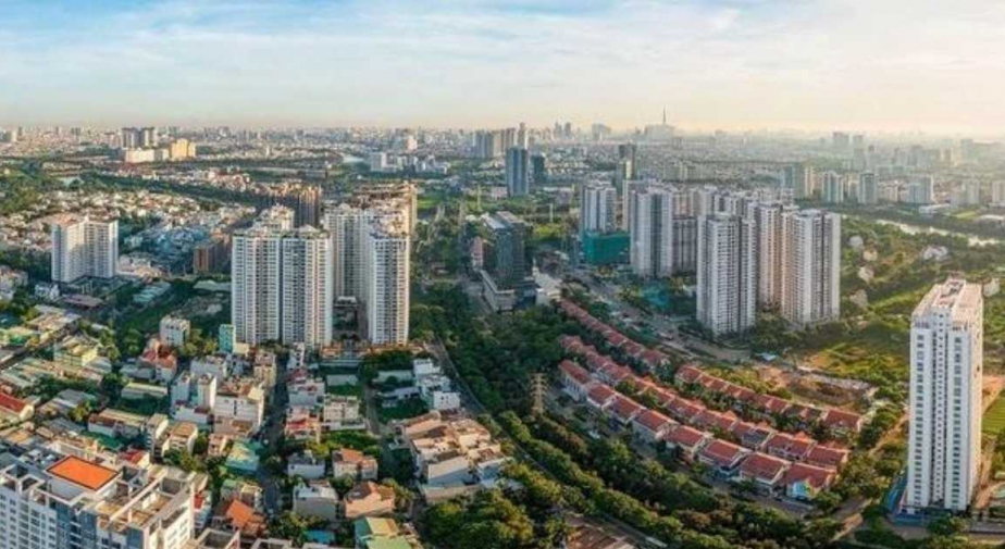 Vì sao lãi suất ngân hàng giảm liên tục vẫn chưa đủ để vực dậy thị trường bất động sản?