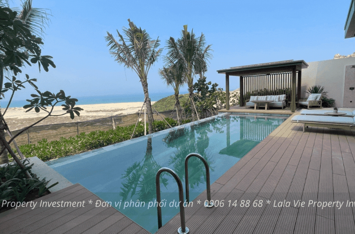 Hồ bơi tại biệt thự mẫu The Hill Villas Vĩnh Hội