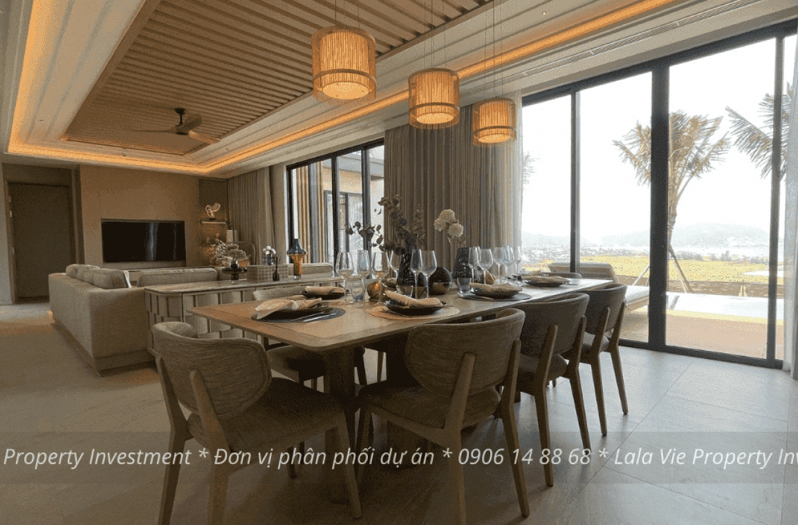 Khu vực bàn ăn ngập tràn ánh sáng tự nhiên